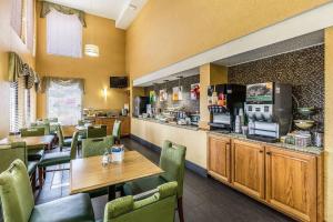 a restaurant with tables and chairs and a bar at Quality Inn Rolla in Rolla