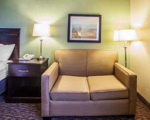 a couch in a hotel room with a bed and lamps at Quality Inn Belton in Belton