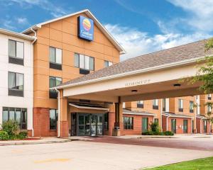 a rendering of a cranberry hotel at Comfort Inn & Suites Sikeston I-55 in Sikeston