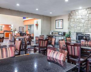 a restaurant with tables and chairs and a fireplace at Comfort Inn Lees Summit - Hwy 50 & Hwy 291 in Lees Summit