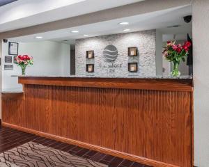 Comfort Inn & Suites Moberly 로비 또는 리셉션