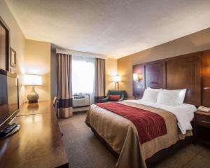 En eller flere senger på et rom på Quality Inn & Suites Boonville - Columbia