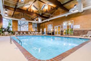 Quality Inn & Suites Carthage 내부 또는 인근 수영장