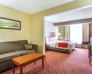 a hotel room with a bed and a couch at Comfort Inn Poplar Bluff North in Poplar Bluff