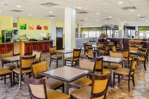 מסעדה או מקום אחר לאכול בו ב-Quality Inn Biloxi Beach