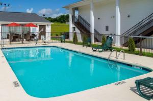 The swimming pool at or close to Quality Inn Vicksburg