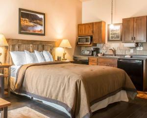 Imagen de la galería de Yellowstone Valley Lodge, Ascend Hotel Collection, en Pray