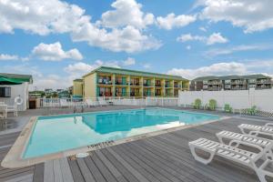 The swimming pool at or close to Quality Inn Carolina Oceanfront