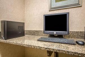 a computer monitor and a keyboard and mouse on a counter at Quality Inn Franklin in Franklin +6 photos