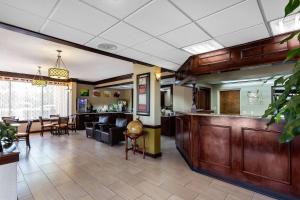 Lobby o reception area sa Quality Inn & Suites Mooresville-Lake Norman