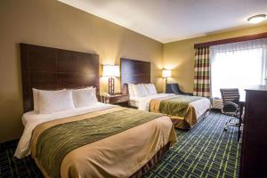 a hotel room with two beds and a window at Quality Inn in Franklin