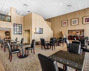 A restaurant or other place to eat at Quality Inn & Suites - Greensboro-High Point