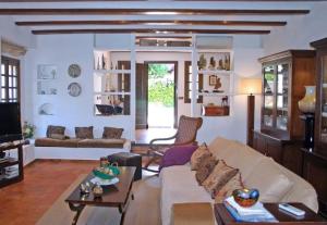モライラにあるMoraira Villa Sleeps 8 Pool Air Con WiFiのギャラリーの写真