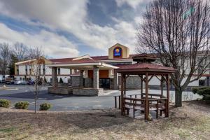 a building with a gazebo in front of it at Comfort Inn & Suites Statesville - Mooresville in Statesville