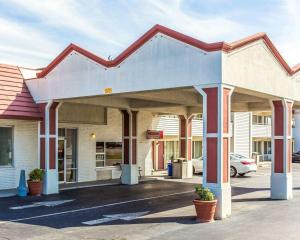 a building with awning over a parking lot at Econo Lodge Eden in Eden