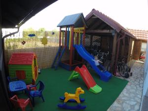 Children's play area sa Apartments Jannine