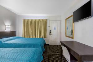 Ένα ή περισσότερα κρεβάτια σε δωμάτιο στο Rodeway Inn Winston Salem Route 52