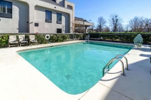 a swimming pool in the middle of a building at Quality Inn Lumberton in Lumberton