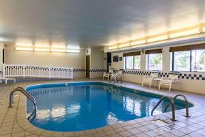 a large swimming pool with blue water in a building at Quality Inn Columbia Mall in Grand Forks