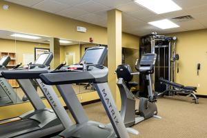 Fitnes oz. oprema za telovadbo v nastanitvi MainStay Suites Williston