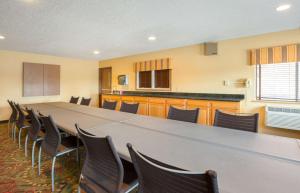 a large conference room with a long table and chairs at Quality Inn York in York +39 photos