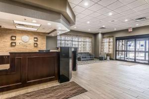 an office with a lobby with a reception desk at Comfort Inn SW Omaha I-80 in Omaha