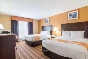 Una cama o camas en una habitación de Quality Inn North Conway