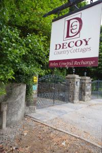 Certificato, attestato, insegna o altro documento esposto da Decoy Country Cottages
