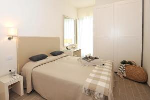 Postel nebo postele na pokoji v ubytování Hotel Gradara + 21 fotografií