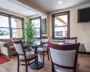 a dining room with a table and chairs at Econo Lodge in Newton