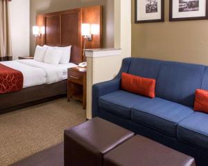 Voodi või voodid majutusasutuse Comfort Suites Newark - Harrison toas