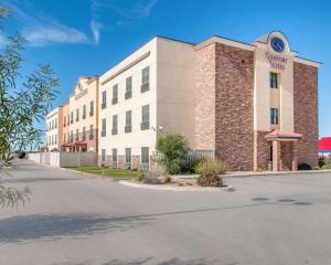 an empty street in front of a building at Comfort Suites in Roswell