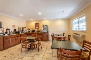 a restaurant with a table and chairs and a kitchen at Econo Lodge Inn & Suites in Santa Rosa