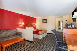a small hotel room with a bed and a couch at Econo Lodge Inn & Suites in Santa Rosa