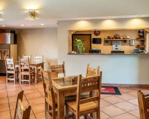 Gallery image of Econo Lodge Inn & Suites in Santa Fe