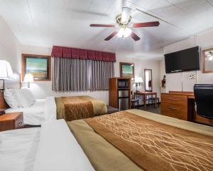 A bed or beds in a room at Rodeway Inn Elko Downtown Area
