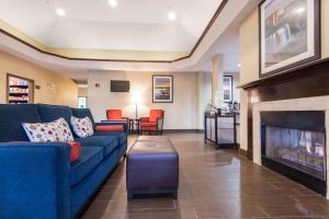 O zonă de relaxare la Comfort Suites Rochester Henrietta University Area