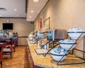 Restaurant o un lloc per menjar a Quality Inn Near Walden Galleria Mall