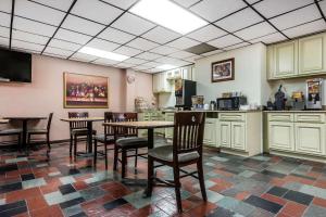 Restaurace v ubytování Quality Inn & Suites Binghamton Vestal