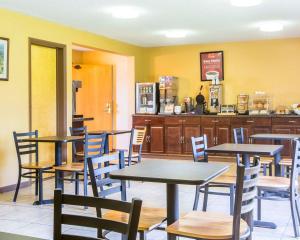 a dining room with tables and chairs in a restaurant at Econo Lodge Massena Hwy 37 in Massena