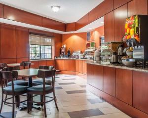 Kuchyň nebo kuchyňský kout v ubytování Comfort Inn & Suites Hamburg - Buffalo South