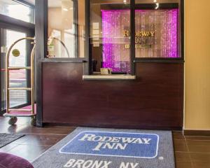 Fotografie z fotogalerie ubytování Rodeway Inn Bronx Zoo v destinaci Bronx