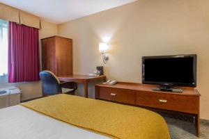 TV a/nebo společenská místnost v ubytování Quality Inn Hyde Park - Poughkeepsie North + 22 fotografií