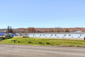 Gallery image of Rodeway Inn & Suites in Ithaca +12 photos