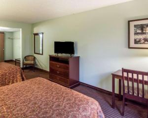 Gallery image of Rodeway Inn in Lakeville