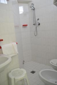 A bathroom at Hotel Playa e Mare Nostrum Még 18 kép