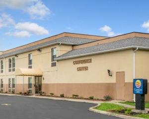a building with a sign that says convenience center at Comfort Inn in Piketon