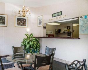 a dining room with a glass table and chairs at Rodeway Inn Findlay University Area in Findlay