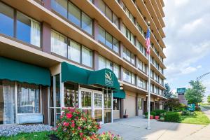 Fotografie z fotogalerie ubytování Quality Inn & Suites Cincinnati Downtown Area v destinaci Cincinnati