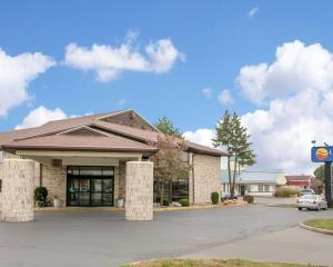 a building with a car parked in front of it at Comfort Inn Maumee - Perrysburg Area in Maumee